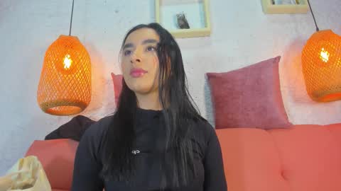 Snapshot of emiily_s chatting on 11/11/25, 12:05 Emily online show from 11/11/25, 12:05