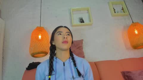 Snapshot of emiily_s chatting on 11/13/25, 12:04 Emily online show from 11/13/25, 12:04