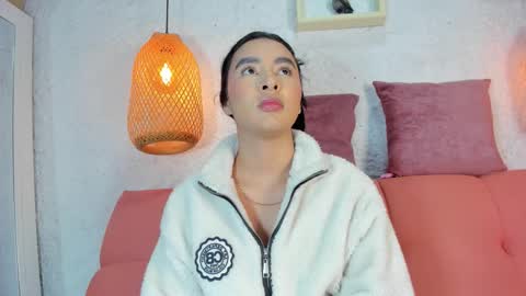 Snapshot of emiily_s chatting on 11/18/25, 12:09 Emily online show from 11/18/25, 12:09