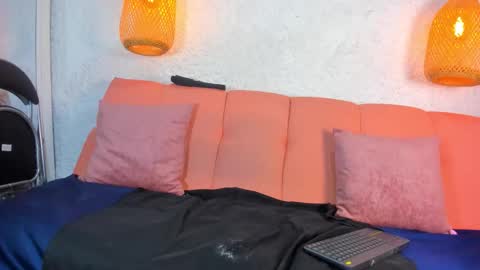 Snapshot of emiily_s chatting on 11/20/25, 12:05 Emily online show from 11/20/25, 12:05