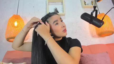 Snapshot of emiily_s chatting on 11/27/25, 12:07 Emily online show from 11/27/25, 12:07