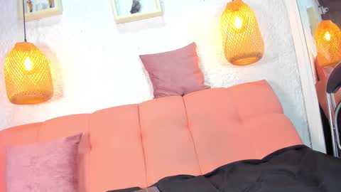 Snapshot of emiily_s chatting on 11/28/25, 12:08 Emily online show from 11/28/25, 12:08