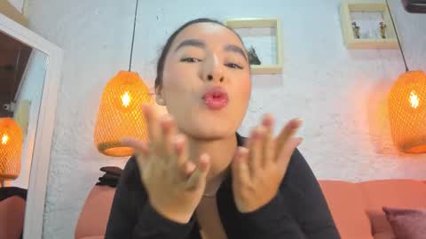 Snapshot of emiily_s chatting on 12/04/25, 12:03 Emily online show from 12/04/25, 12:03