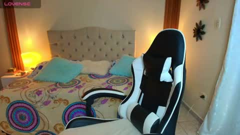 Snapshot of emiily_skinny chatting on 07/03/26, 11:44 emiily_skinny online show from 07/03/26, 11:44