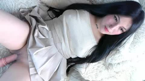 Snapshot of emiily_sweet_ chatting on 01/04/25, 05:16 online show from 01/04/25, 05:16