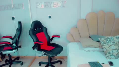 EmillySaenz online show from 12/23/24, 04:50