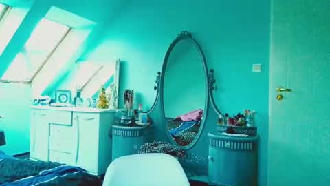 Snapshot of emilachat chatting on 12/09/24, 01:13 Emila online show from 12/09/24, 01:13