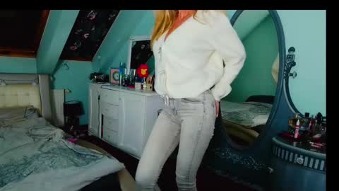 Snapshot of emilachat chatting on 02/09/25, 05:33 Emila online show from 02/09/25, 05:33