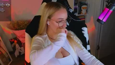 Emili online show from 09/20/25, 06:42