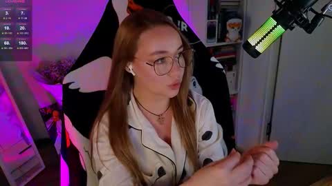 Emili online show from 10/12/25, 11:42