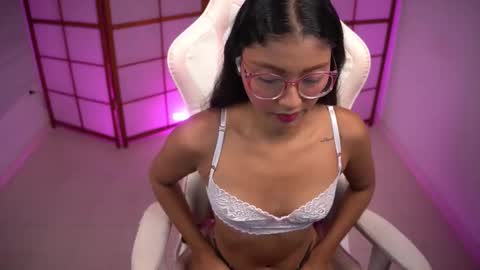 Emili online show from 11/06/25, 03:13