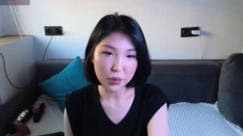 Snapshot of emili_blanc chatting on 10/21/25, 02:45 Emili online show from 10/21/25, 02:45