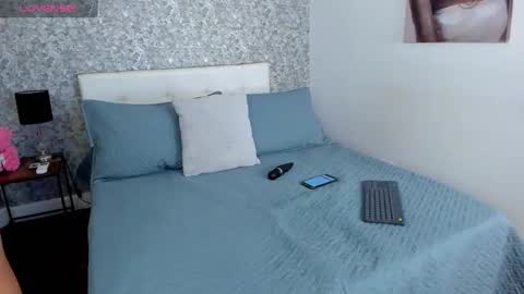 Snapshot of emilia_1040 chatting on 03/12/25, 11:42 emilia_1040 online show from 03/12/25, 11:42