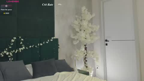 Snapshot of emilia_cross chatting on 07/08/26, 01:10 Emilia online show from 07/08/26, 01:10