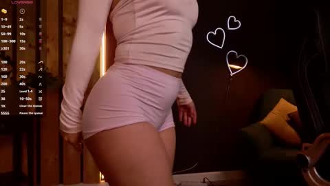 Snapshot of emilia_dream chatting on 12/15/25, 04:44 emilia_dream online show from 12/15/25, 04:44