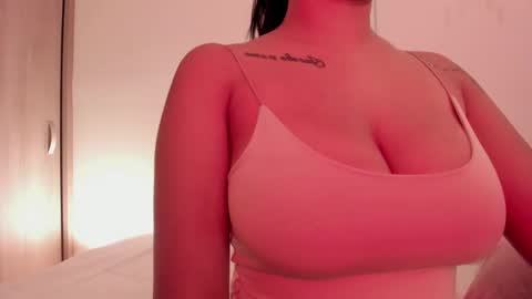 Snapshot of emilia_ghendle chatting on 12/15/24, 10:15 Emilia Big Boobs online show from 12/15/24, 10:15