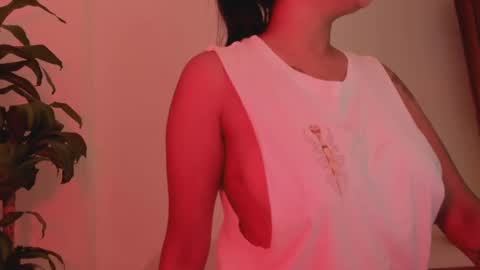 Snapshot of emilia_ghendle chatting on 02/28/25, 09:33 Emilia Big Boobs online show from 02/28/25, 09:33