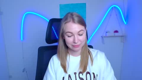 Emilia online show from 05/13/26, 05:38