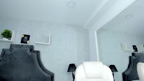 Snapshot of emiliarose_ chatting on 09/10/25, 10:21 EmiliaRose online show from 09/10/25, 10:21