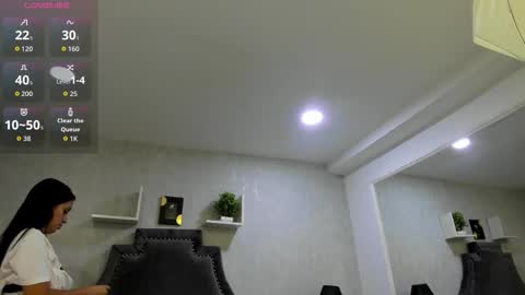 Snapshot of emiliarose_ chatting on 10/19/25, 08:42 EmiliaRose online show from 10/19/25, 08:42