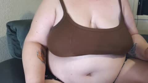 Snapshot of emiliefoxx chatting on 09/24/25, 03:26 emilie foxx online show from 09/24/25, 03:26