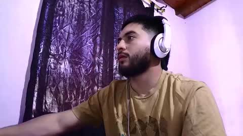 Snapshot of emilio39210 chatting on 11/08/25, 04:29 emilio39210 online show from 11/08/25, 04:29