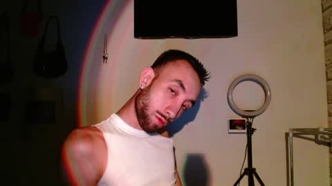 Snapshot of emilio_blue_ chatting on 01/04/25, 05:58 Emilio online show from 01/04/25, 05:58