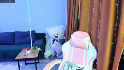 Emiliya online show from 12/22/25, 01:57