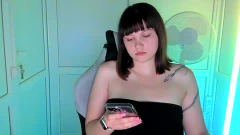 Snapshot of emilli_moon chatting on 07/02/26, 04:07 Emmi online show from 07/02/26, 04:07