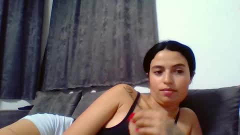 Snapshot of emilly_daniel chatting on 11/17/25, 07:41 Emilly and Daniel online show from 11/17/25, 07:41