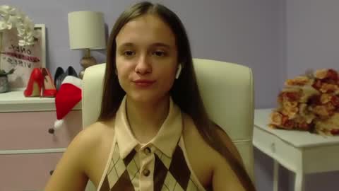 Snapshot of emilly_lust99 chatting on 12/12/24, 11:07 Emilly online show from 12/12/24, 11:07