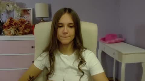 Snapshot of emilly_lust99 chatting on 01/24/25, 10:53 Emilly online show from 01/24/25, 10:53