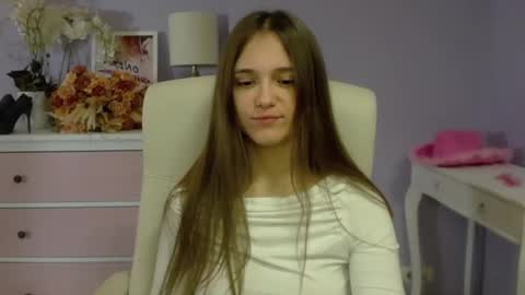 Snapshot of emilly_lust99 chatting on 02/06/25, 08:07 Emilly online show from 02/06/25, 08:07