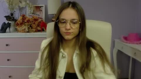 Snapshot of emilly_lust99 chatting on 02/14/25, 07:49 Emilly online show from 02/14/25, 07:49