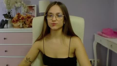 Snapshot of emilly_lust99 chatting on 02/17/25, 10:51 Emilly online show from 02/17/25, 10:51