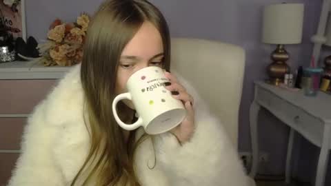 Emilly online show from 11/18/25, 07:35