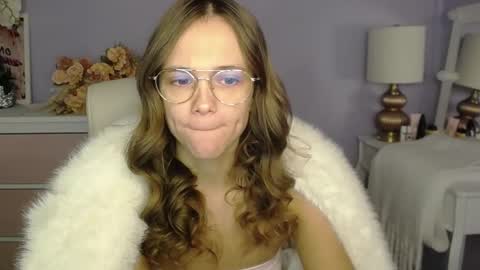 Emilly online show from 11/28/25, 07:44