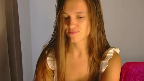 Snapshot of emilly_lust99 chatting on 07/24/26, 06:22 Emilly online show from 07/24/26, 06:22