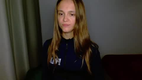 Snapshot of emilly_lust99 chatting on 07/26/26, 09:43 Emilly online show from 07/26/26, 09:43