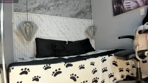 Snapshot of emilly_mell chatting on 09/15/25, 11:10 emilly_mell online show from 09/15/25, 11:10