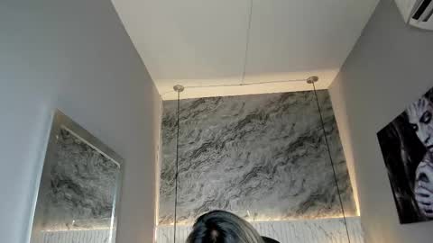 Snapshot of emilly_mell chatting on 10/17/25, 11:24 emilly_mell online show from 10/17/25, 11:24