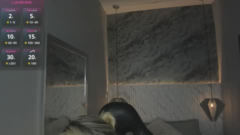 Snapshot of emilly_mell chatting on 12/22/25, 11:40 emilly_mell online show from 12/22/25, 11:40