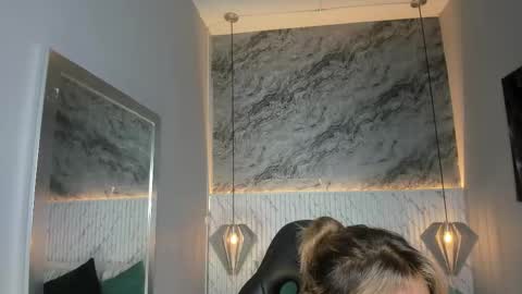 Snapshot of emilly_mell chatting on 02/27/26, 11:43 emilly_mell online show from 02/27/26, 11:43