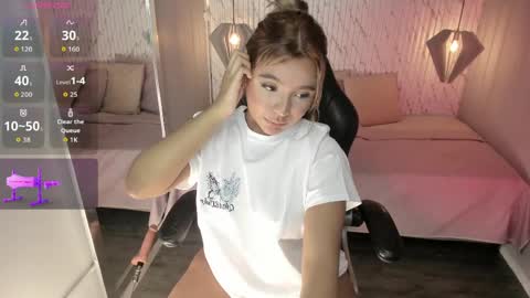Snapshot of emilly_mell chatting on 04/09/26, 11:59 emilly_mell online show from 04/09/26, 11:59