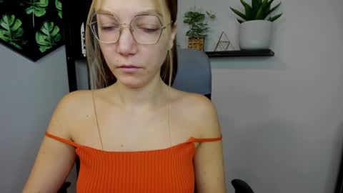 Emilly online show from 01/04/25, 07:24