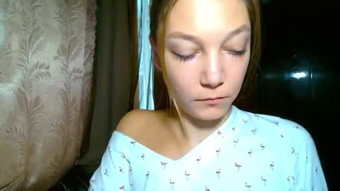 Emilly online show from 12/01/25, 06:51