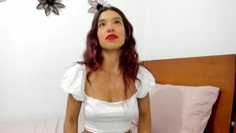 Snapshot of emillygonzalez chatting on 01/29/25, 09:39 . . online show from 01/29/25, 09:39