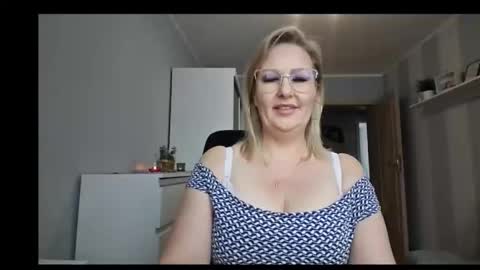 Snapshot of emillykiss chatting on 02/11/26, 10:31 EmillyLove online show from 02/11/26, 10:31