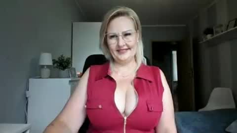 Snapshot of emillykiss chatting on 07/04/26, 08:53 EmillyLove online show from 07/04/26, 08:53