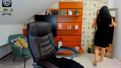 EmillyTaylor online show from 12/19/24, 07:51